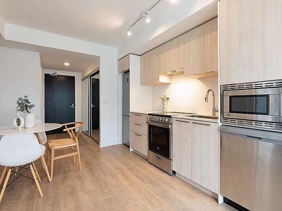 4th image of 501 Yonge St #1