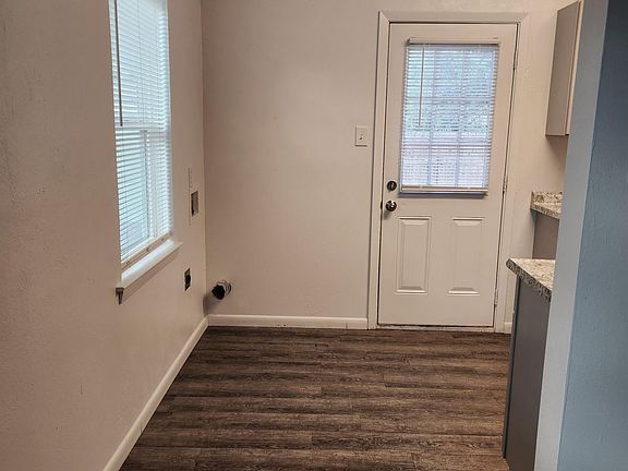 4th image of 712 Sunny Ln