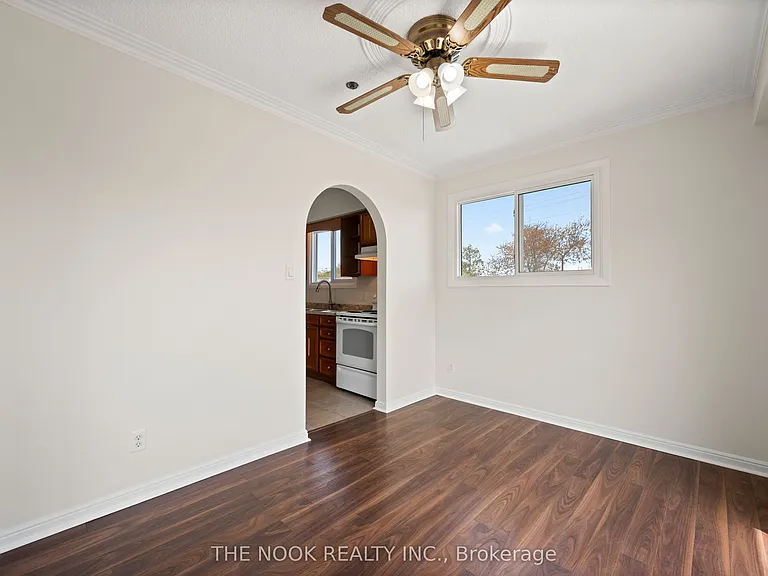 948 Simcoe St N #A — Photo 12