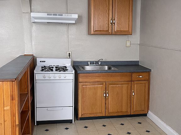 3rd image of 339 E Wister St APT 6