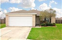 Charming 3/2 home with great curb-appeal & nestled on a quiet cul-de-sac lot. The home is in pristin