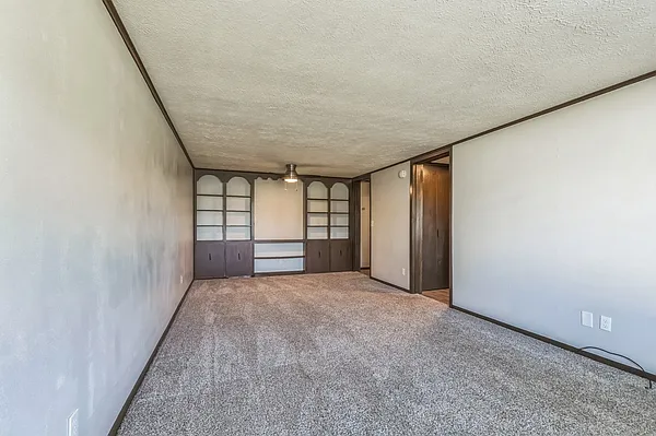 Ellacott Parkway Apartments — Photo 63