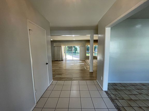 4th image of 23280 Strathern St