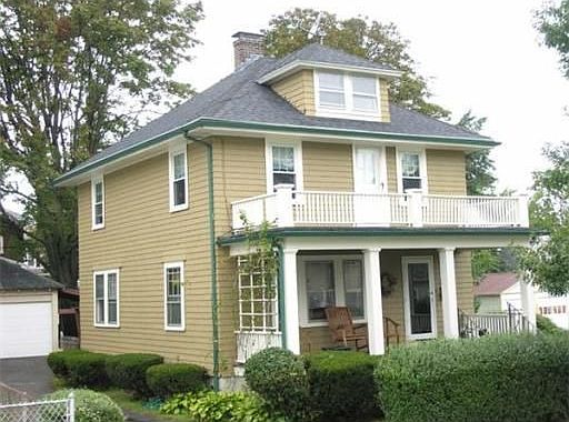 2nd image of 122 W Elm Ave