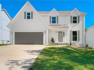 12251 S Shannan Ln, Olathe, KS 66062