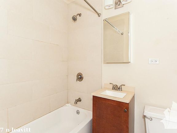 4th image of 4727 N Leavitt St #1118