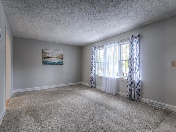 4th image of 4727 Lucille Ln