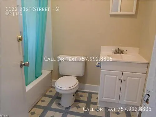1122 21st St #2 — Photo 4