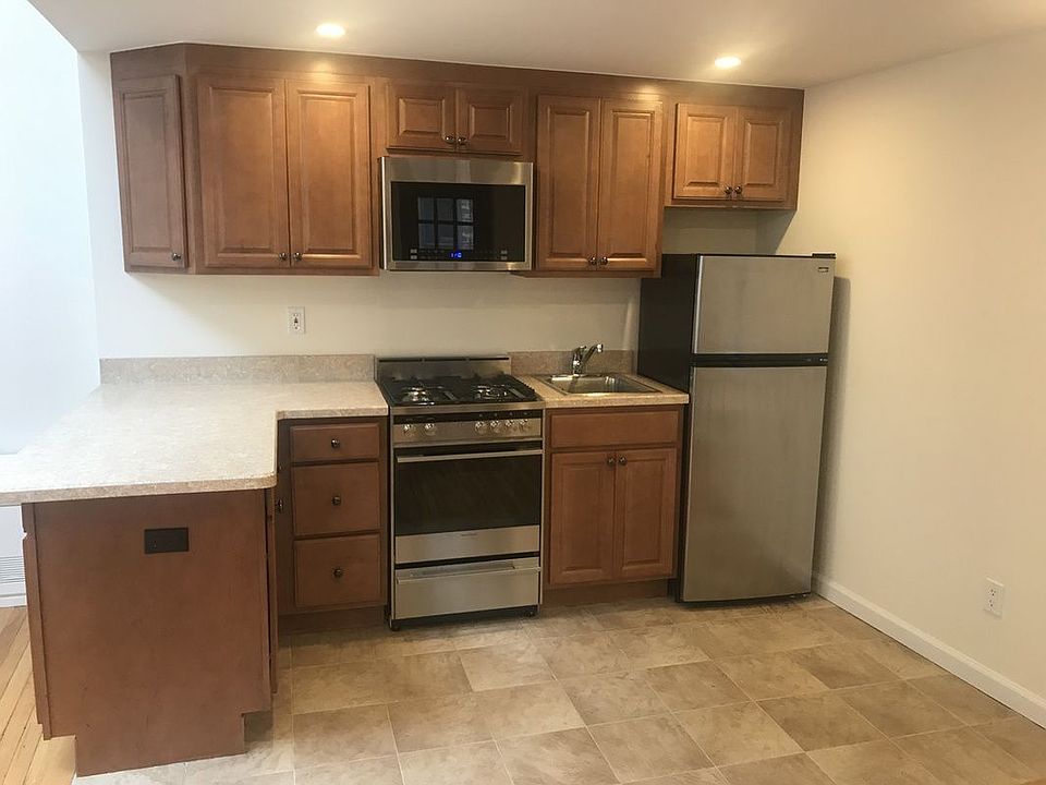 1st image of 756 Greenwich St APT 4R
