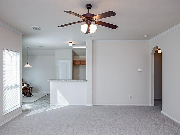 5th image of 305 Valley Dr