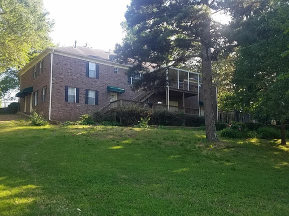 3rd image of 124 Hillcrest St