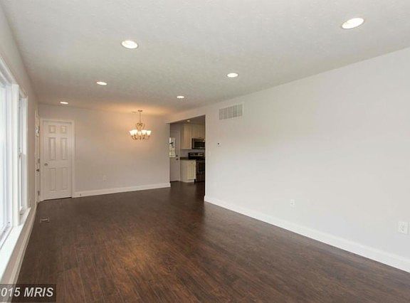 5th image of 714 Shirley Dr