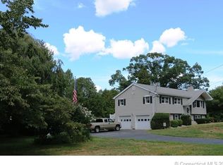 10 Palmer St, Uncasville, CT 06382