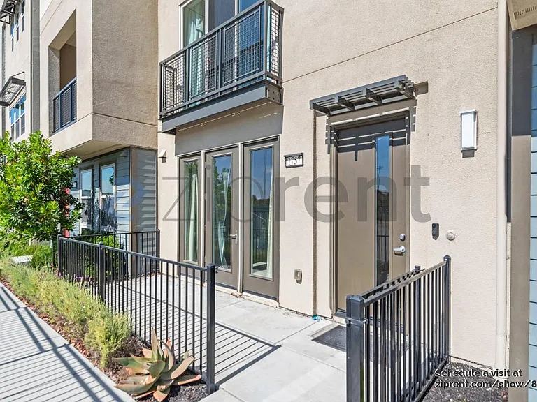 1757 Hazelnut Ln — Photo 3