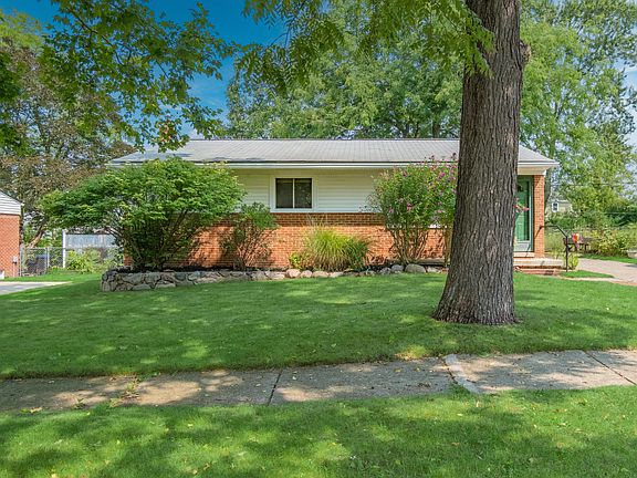 3rd image of 459 Skydale Dr