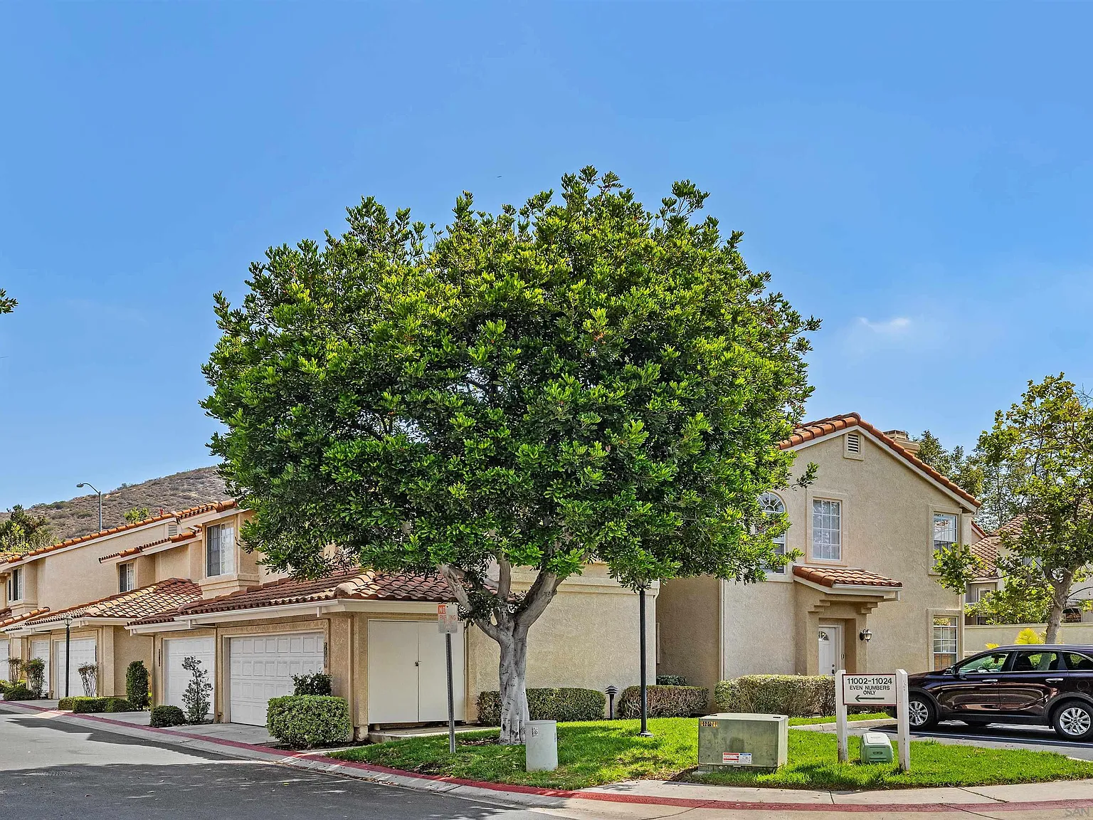 3 bed, 2.5 bath, 1425 sqft, $3,650 — Photo 2