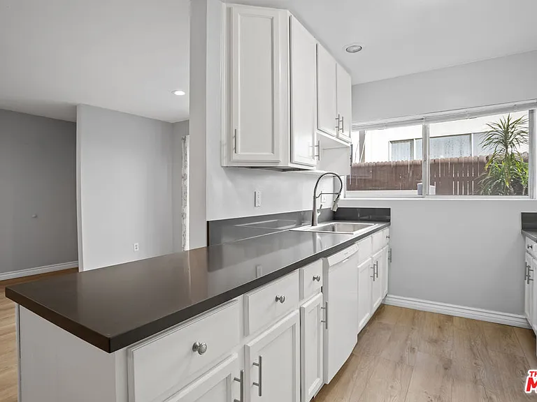 11743 Mayfield Ave #3 — Photo 9