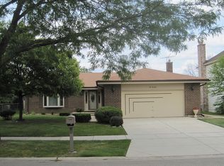 614 E Pennsylvania Ct, Arlington Heights, IL 60005