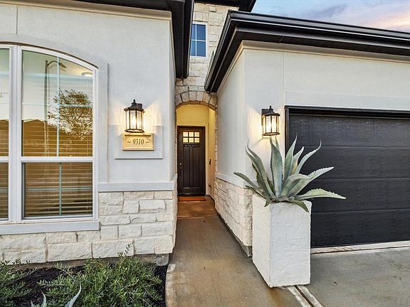 2nd image of 9310 Blackwell Orchard Ln