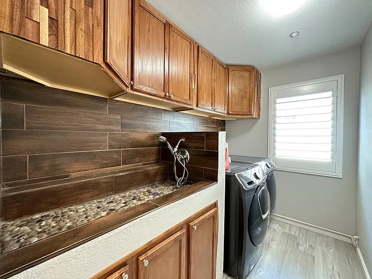 11496 Bridgeway Dr — Photo 35