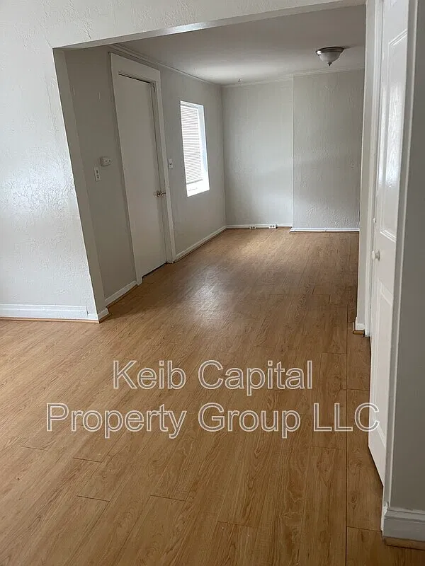 90-92 Ford St — Photo 3