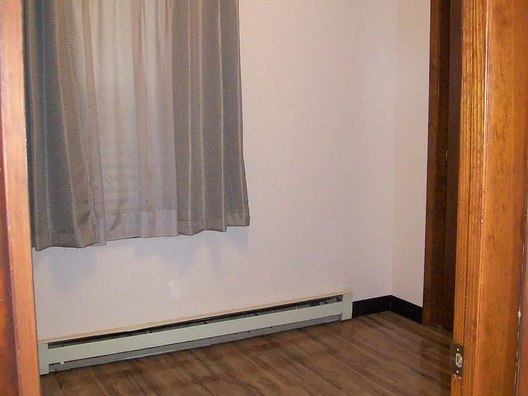 Bedroom - accepts full/queen bed