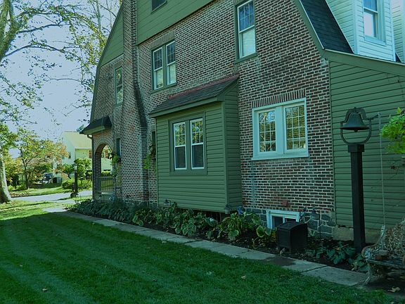 4th image of 202 Carolina Ave