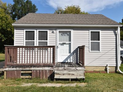 2207 E Boatfield Ave, Burton, MI, 48529