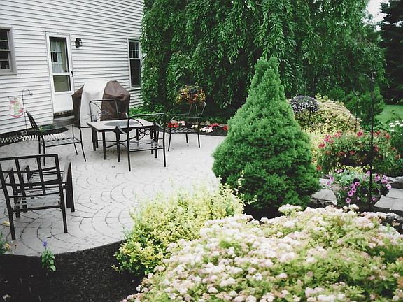 Beautifully landscaped patio