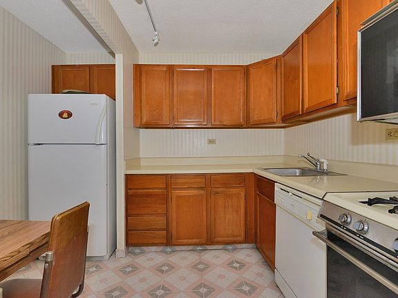 5th image of 2 Bay Club Dr APT 11Z3