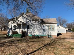 429 W 5th Ave, Red Cloud, NE 68970