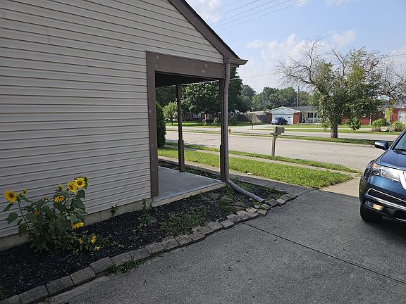 2nd image of 9817 Traditions Ln