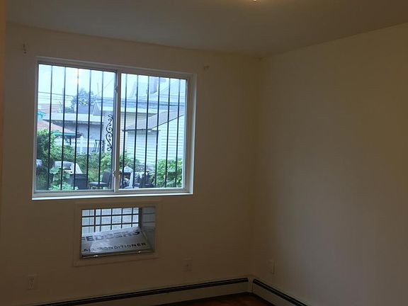 5th image of 9048 198th St #1