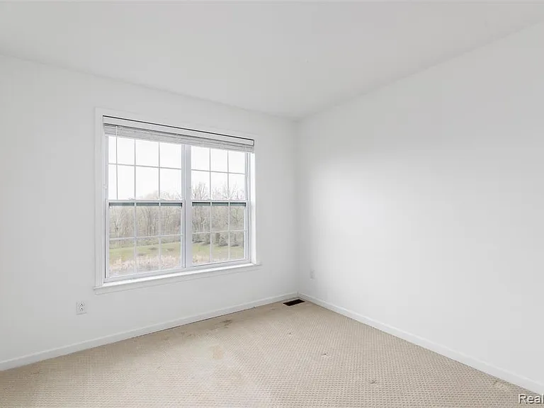 2769 Ashcombe Dr — Photo 29