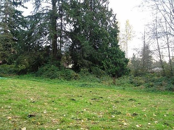 4th image of 3106 101st Ave NE