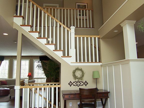Grand 2-Story Foyer