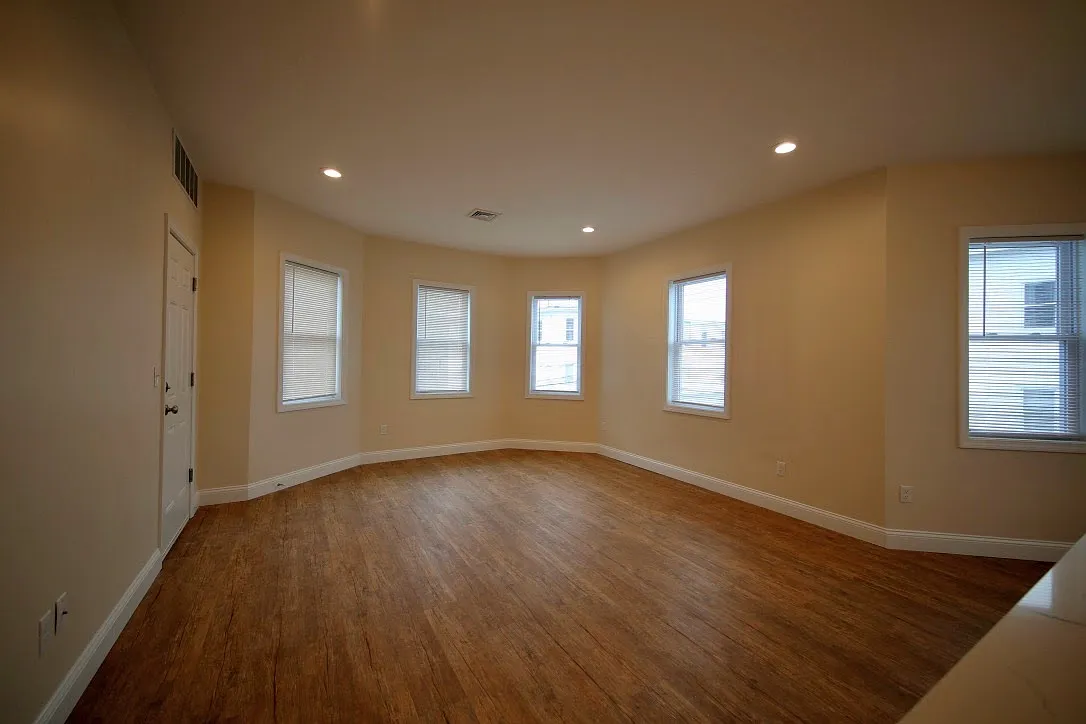 31 Penn Street - 2 — Photo 2