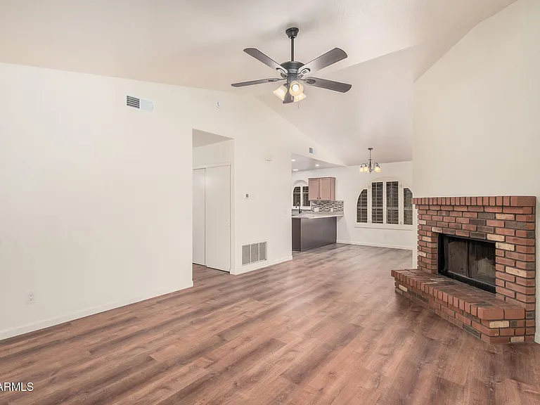 1028 W Butler Ct — Photo 8