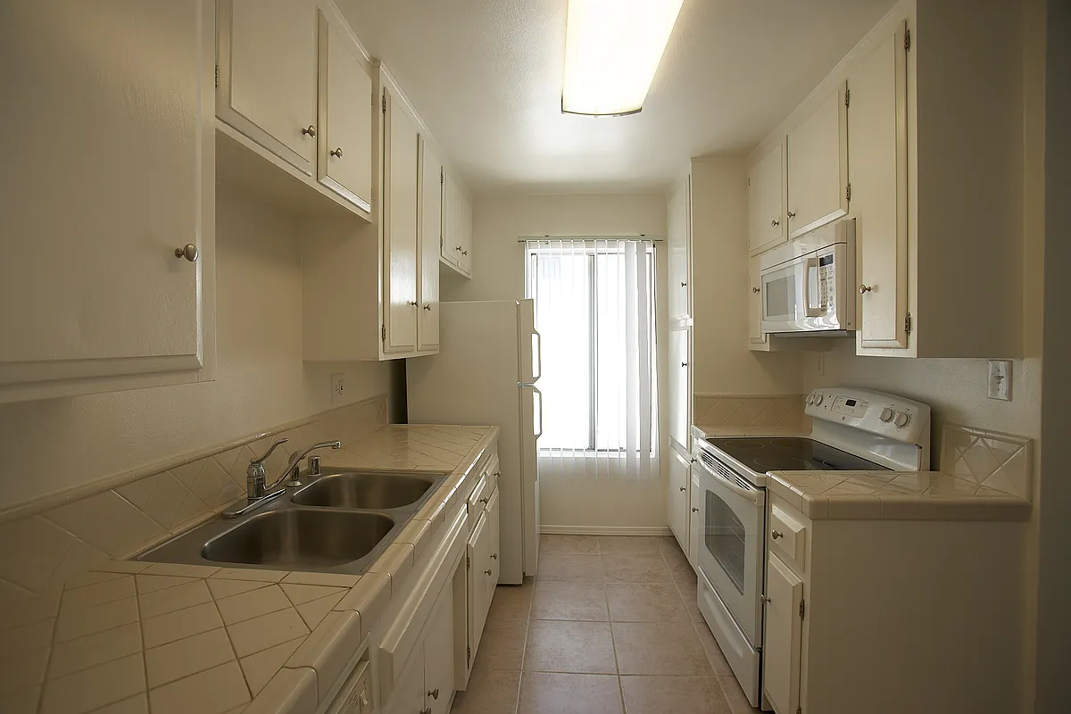 1811 S Bentley Ave Apt 303, Los Angeles, CA 90025 HotPads