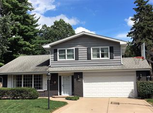 1912 N Sioux Ln, Mount Prospect, IL