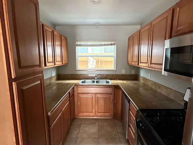 120-126 Date Ave — Photo 3