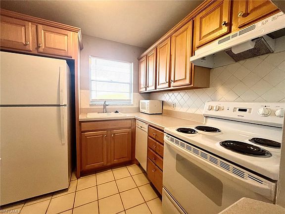 5th image of 200 Turtle Lake Ct APT 306