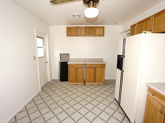 5th image of 3325 E Bellevue St
