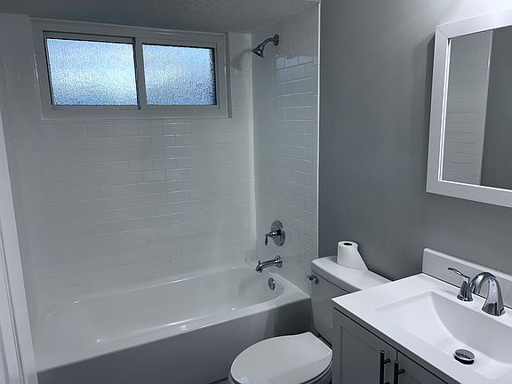 4th image of 834B Tarpon Ave #B