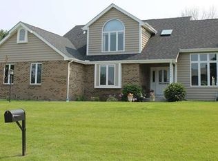 15604 Fieldcrest Ct, Granger, IN 46530