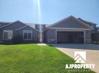 2711 E Hollow Pl, Sioux Falls, SD 57108