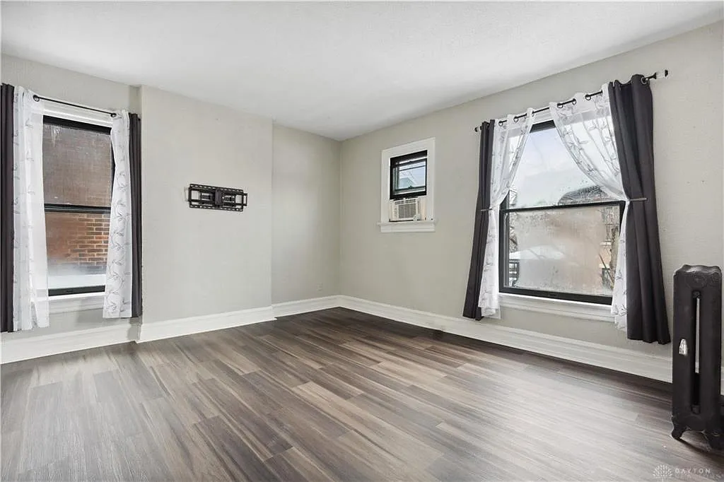 1 bed, 1.0 bath, 11678 sqft, $1,225 — Photo 4