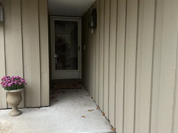 10 Ledgebrook Drive #10, Norwalk, CT 06854