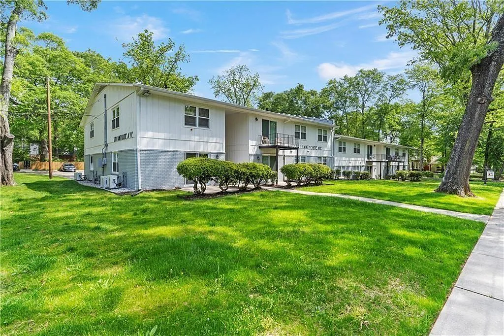 2 bed, 1.0 bath, 1095 sqft, $1,295 — Photo 2