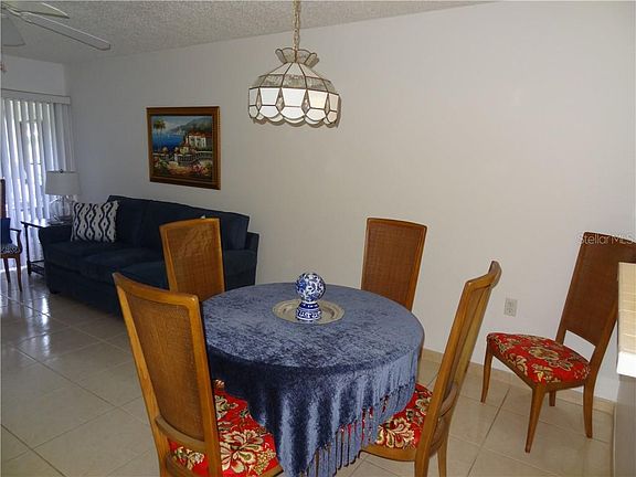 5th image of 11140 Carriage Hill Dr APT 1